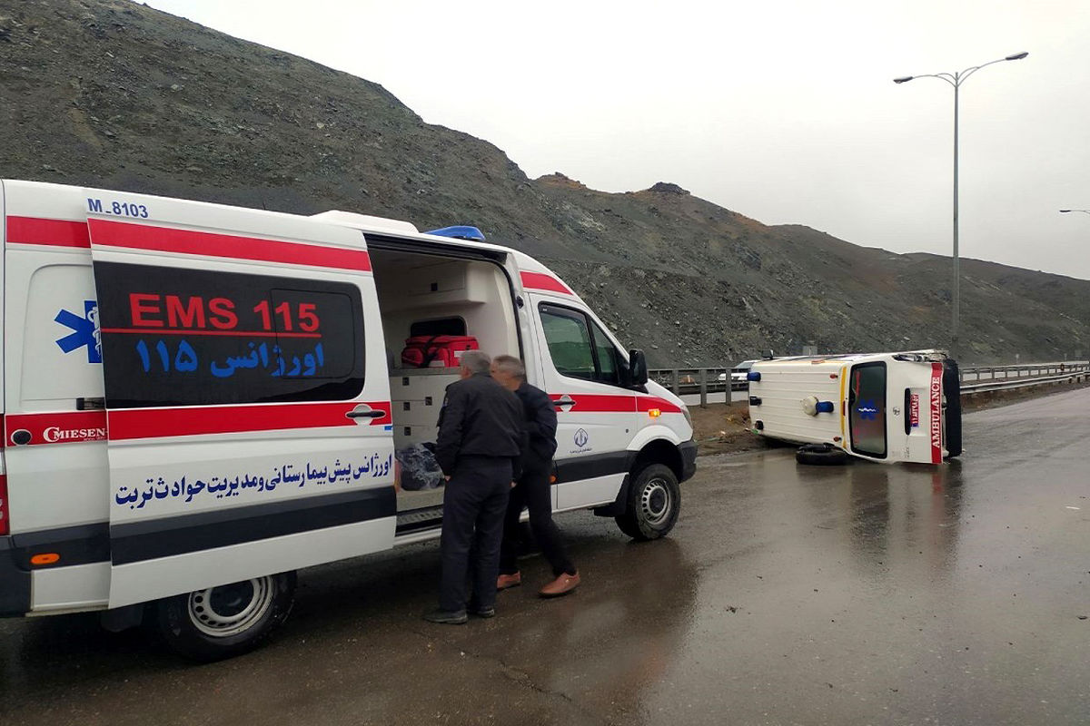 واژگونی آمبولانس