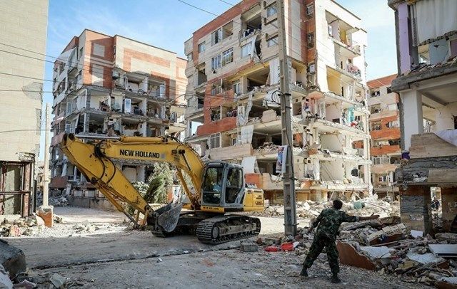 عقد قرارداد 308 واحد مسکونی زلزلهزده با بانکهای عامل