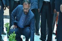 ادای احترام حسینعلی امیری به مقام شامخ شهدای اسفراین