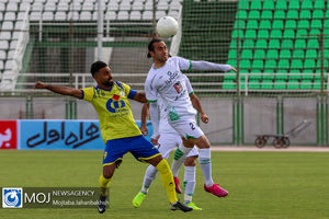 دیدار فوتبال ذوب آهن اصفهان و نفت مسجد سلیمان