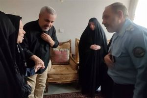 وزیر دفاع با خانواده شهید سپهبد محمد باقری دیدار کرد