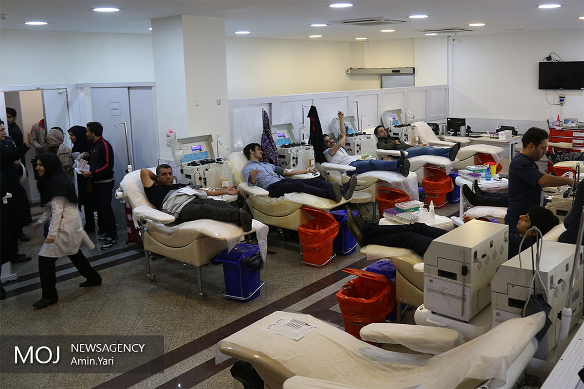 اهدای خون به زلزله‌زدگان غرب کشور در تهران 