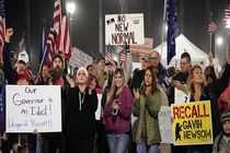 سرکوب معترضان آمریکایی توسط پلیس