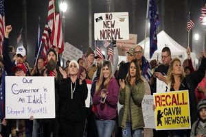 سرکوب معترضان آمریکایی توسط پلیس