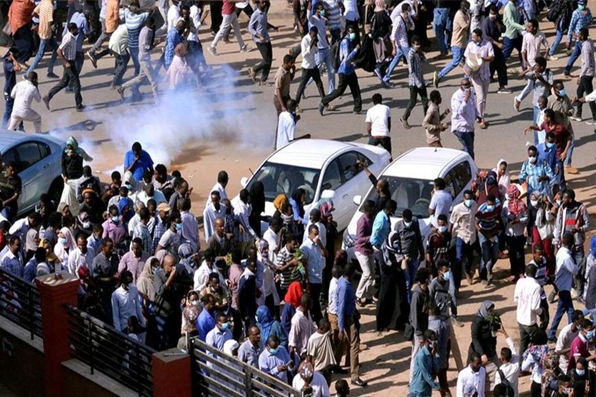 معترضان سودانی در خارطوم خواستار برکناری عمرالبشیر شدند