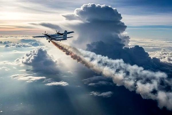 روایت خلبان سپاه از ۱۴ سورتی پرواز در دل ابرهای متلاطم/ بارور سازی ابرها 25 درصد بارش را افزایش می دهد+ فیلم