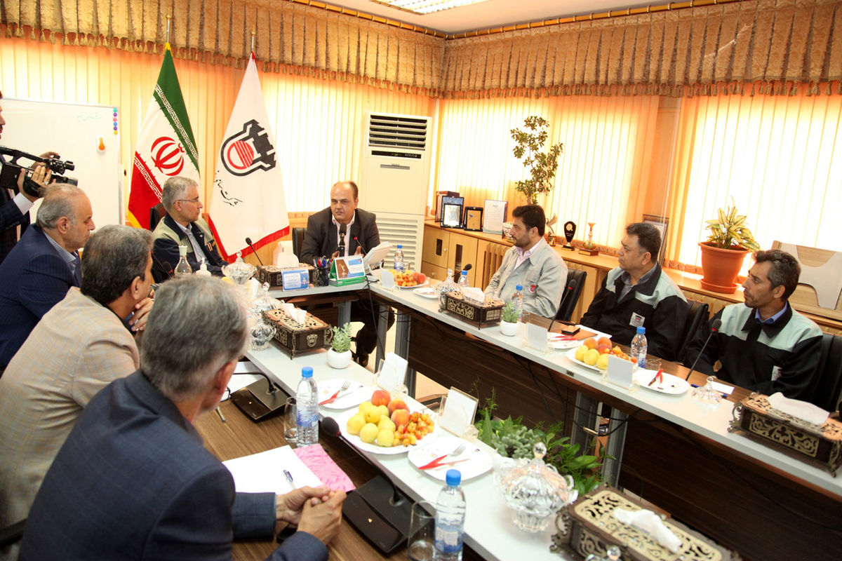 بازدید معاون وزارت بهداشت از ذوب آهن اصفهان