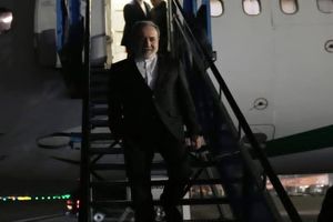 وزیر امور خارجه عازم هلند شد