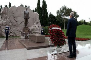 رئیس جمهور به آرامگاه حیدر علی‌اف ادای احترام کرد