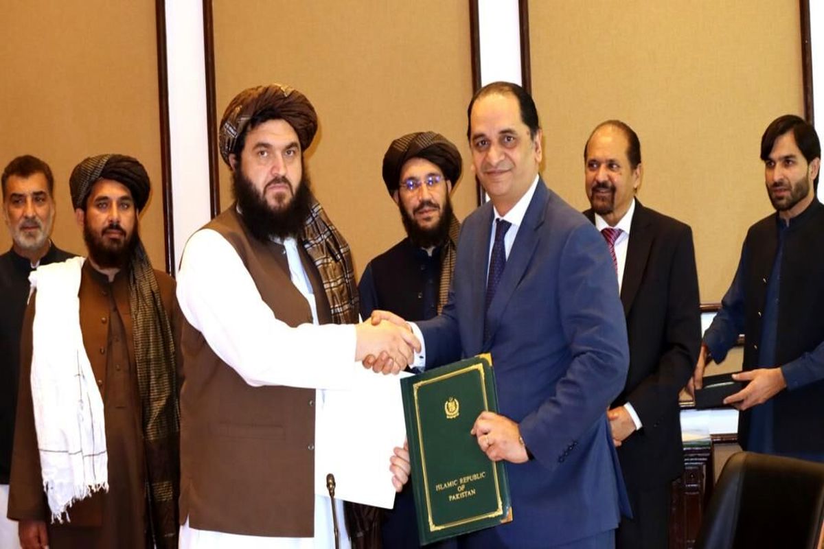 افغانستان و پاکستان توافق تجارت ترجیحی امضا کردند