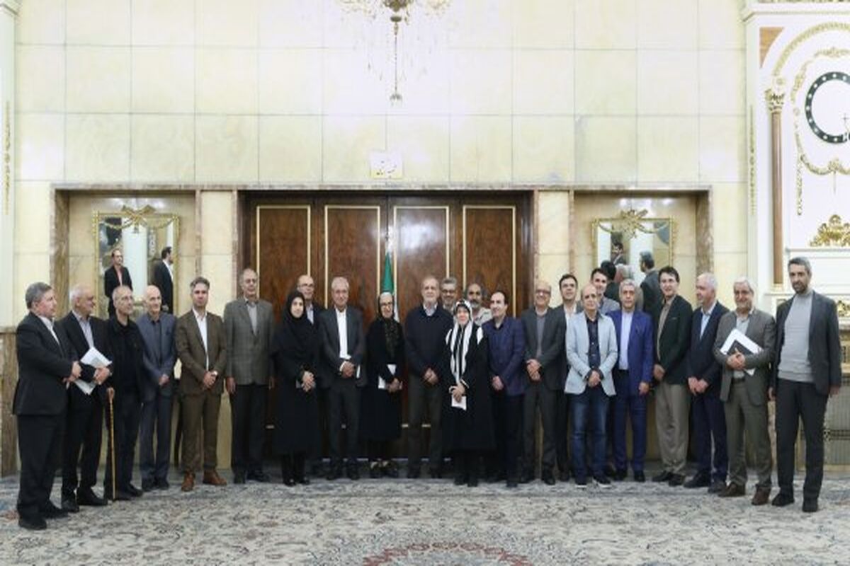 رئیس جمهوری در دیدار جمعی از اساتید جامعه‌شناسی
