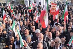 آمده‌ایم که بگوییم خون همه ما فدای رهبرمان + فیلم
