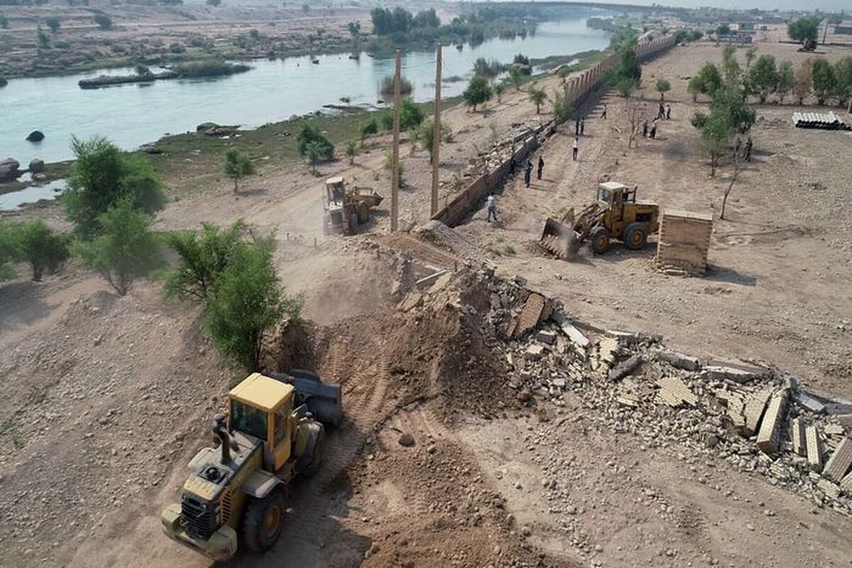 رفع تصرف ساخت‌وسازهای غیرمجاز در بستر رودخانه کارون