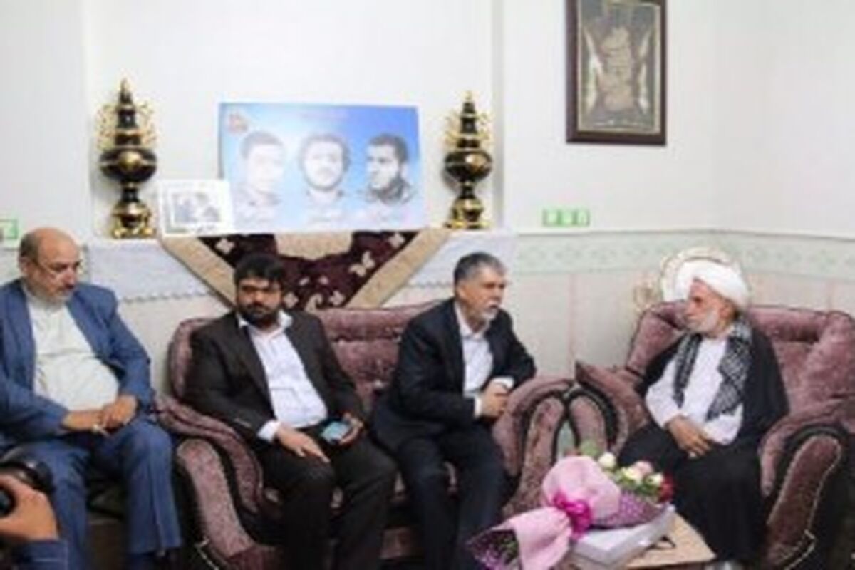 وزیرارشاد دیدارباخانواده شهدا