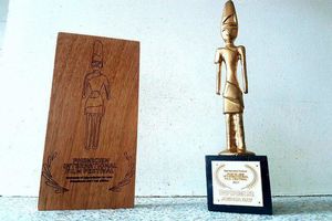 جایزه مجسمه طلایی شهر «برادران لومیر» به ستار چمنی‌گل از ایران رسید