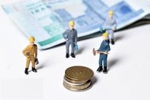 چکش تعرفه دستمزد کارگران هنوز به زمین نخورده است/ شوراییان کار آیا امروز به توافق می‌رسند؟