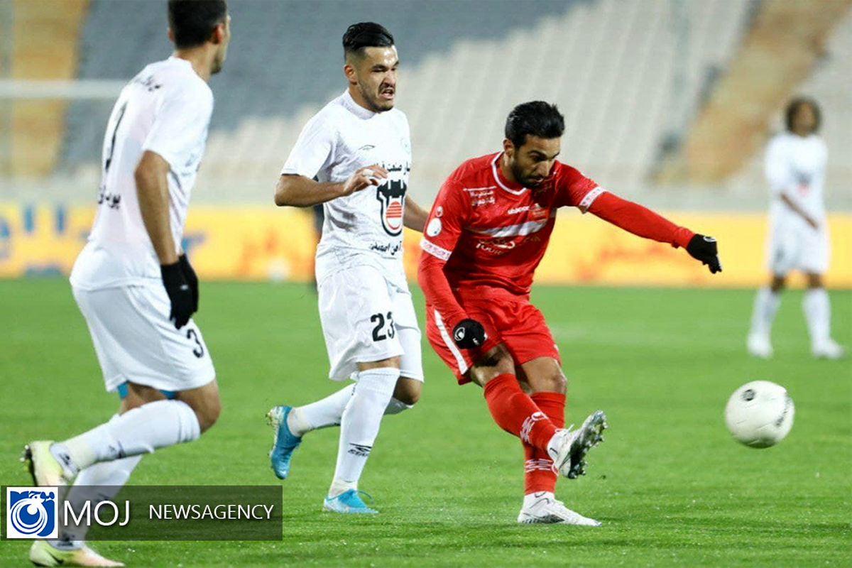 دیدار تیم های فوتبال پرسپولیس و ذوب آهن اصفهان