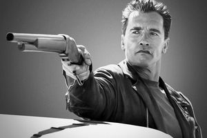 آرنولد: صورت ترامپ را به میز می کوبم