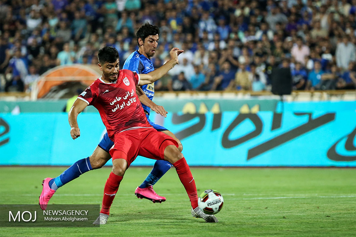 دیدار تیم های فوتبال استقلال تهران و تراکتورسازی تبریز