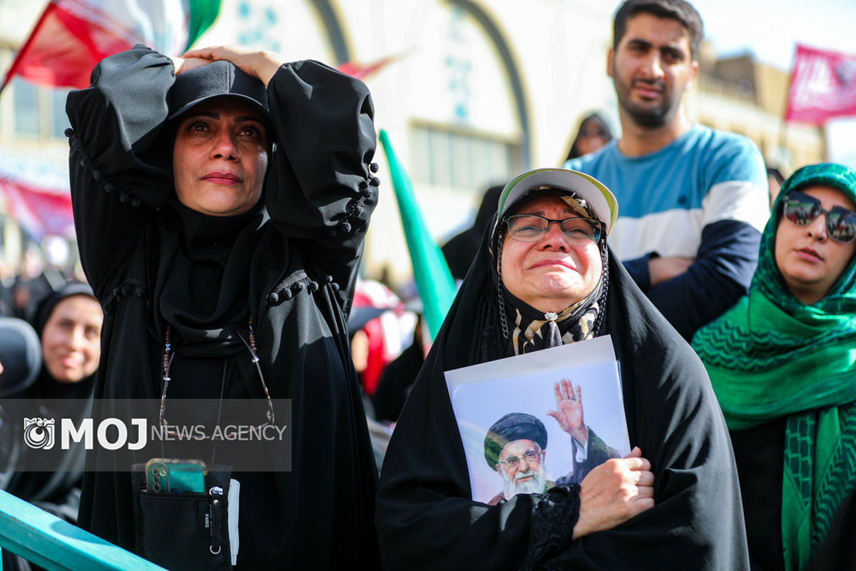 اقامه نماز بر پیکر مطهر رهبر شهید انقلاب - ۳