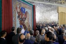 از فرش دستباف «ایران جان» در حرم مطهر رضوی رونمایی شد