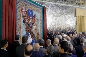 از فرش دستباف «ایران جان» در حرم مطهر رضوی رونمایی شد