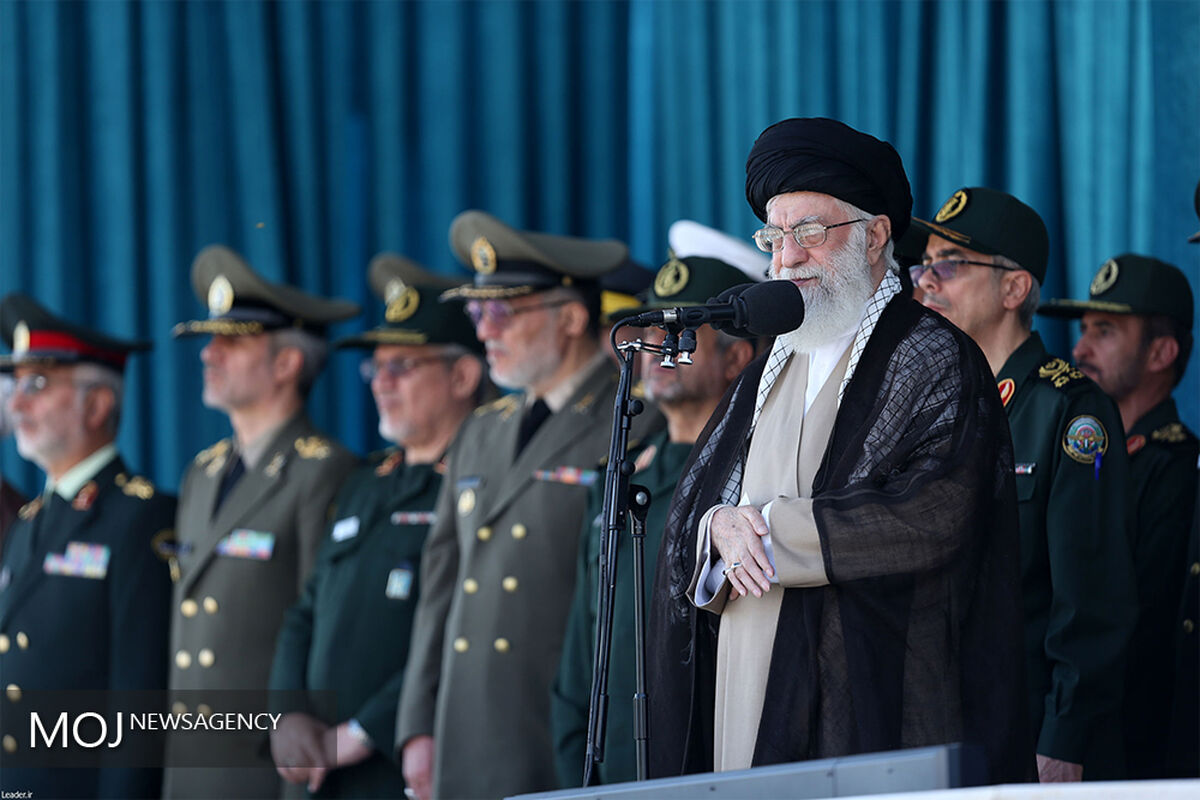 مراسم دانش‌آموختگی دانشجویان دانشگاه علوم انتظامی با حضور مقام معظم رهبری