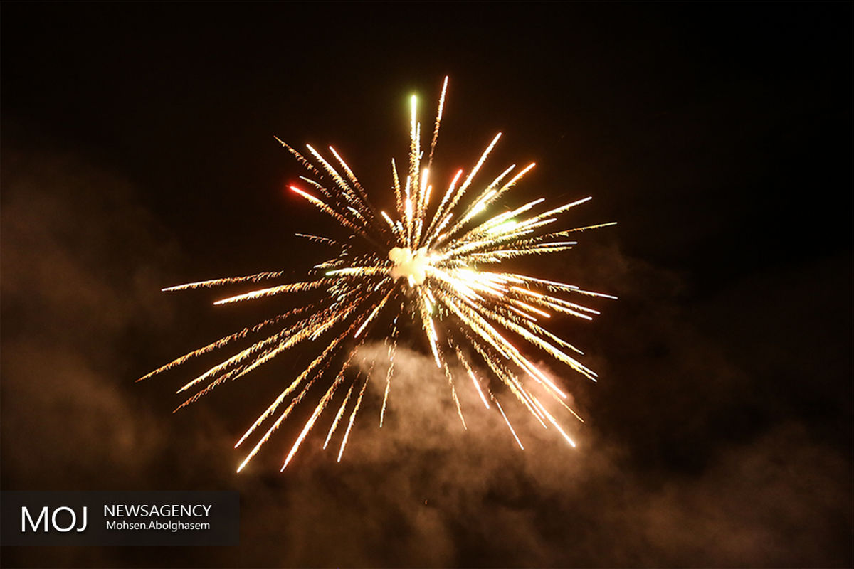 نورافشانی میدان شوش در شب 22 بهمن