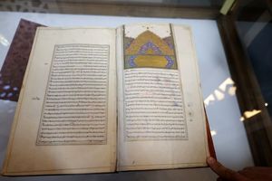 نسخه خطی نفیس بحارالانوار در کتابخانه حرم رضوی رونمایی شد  