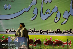  یکی از افتخارات امام راحل و مقام معظم رهبری این است که بسیجی هستند