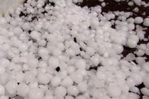 تگرگ سمیرمی ها را غافلگیر کرد/ خطر تگرگ و صاعقه تا پایان دوشنبه