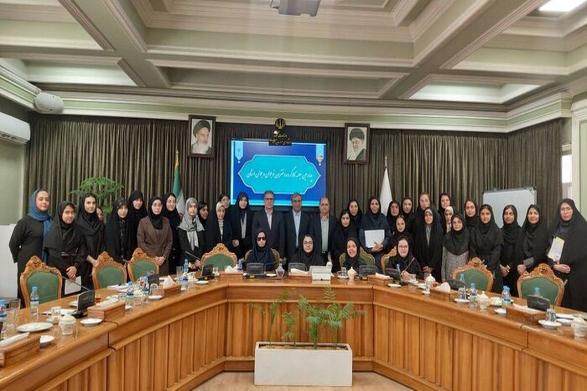 نشست کارگروه دختران نوجوان و جوان خراسان رضوی