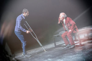 نمایش‌ شیروانی داغ با چهار هزار مخاطب به کار خود پایان داد