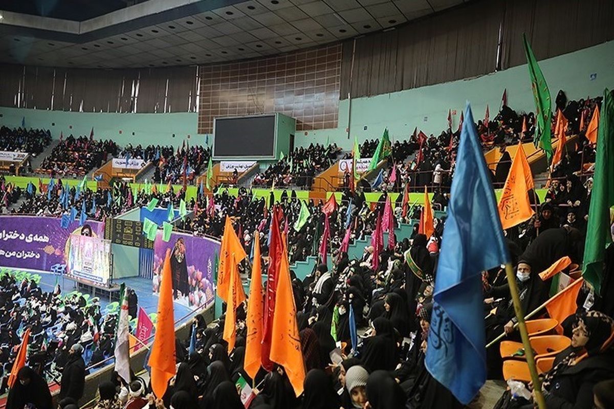 اجتماع بزرگ دختران حاج قاسم سلیمانی در وزشگاه آزادی
