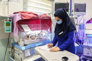 فریادهای یک پرستار در حضور وزیر بهداشت/ با حقوق ۱۴ میلیون چطور زنده بمانم؟ + فیلم