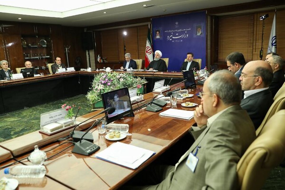 نشست روحانی با وزیر و مدیران ارشد وزرات نیرو