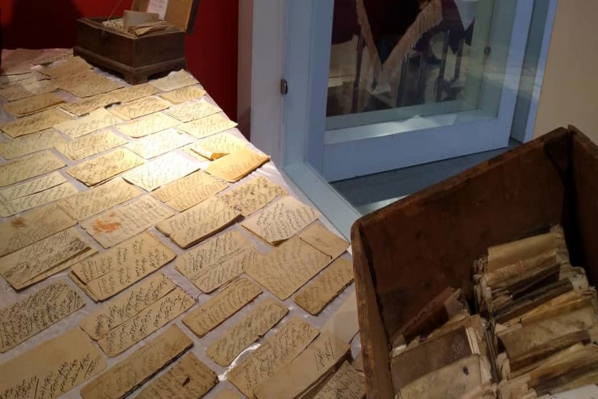 نسخ خطی در نمایشگاه ادوات و تجهیزات تعزیه