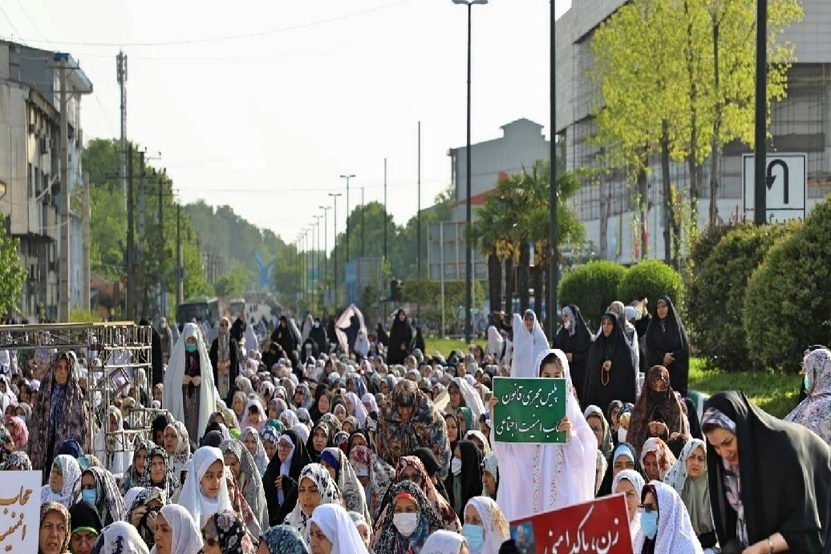 اقامه نماز عید فطر در رشت+عکس