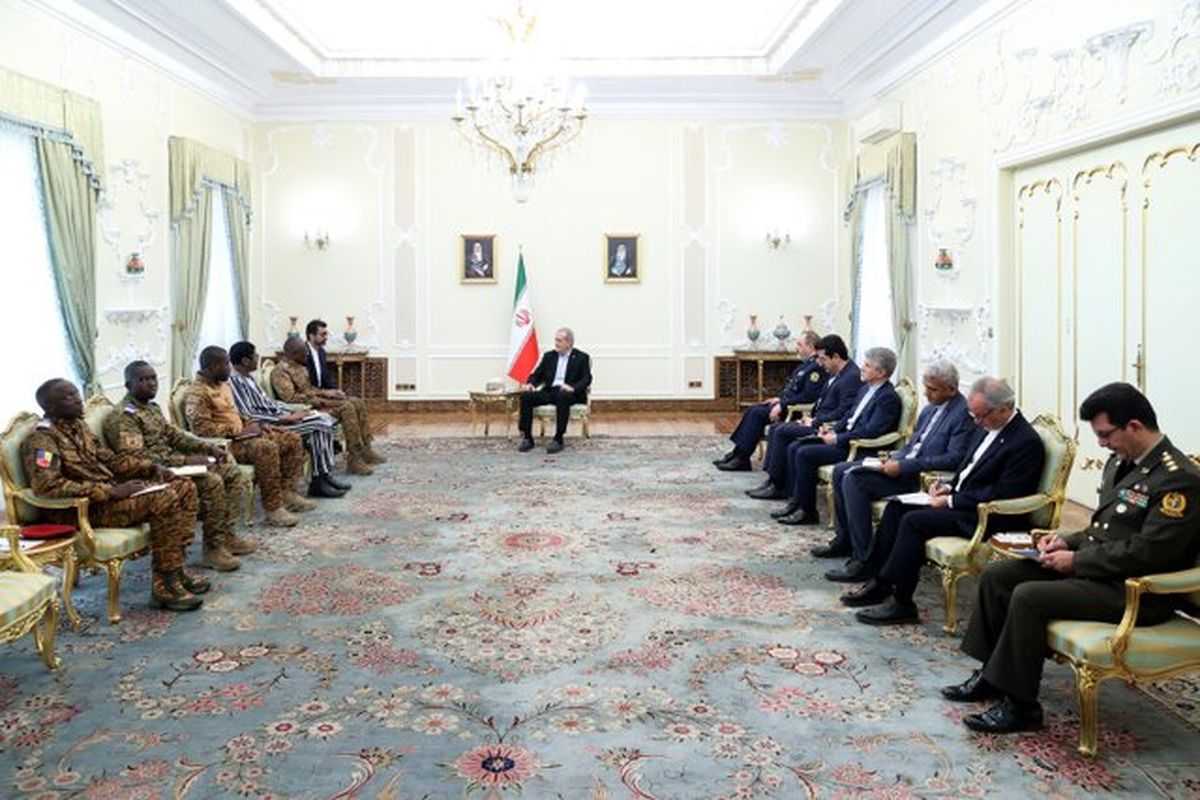 مسعود پزشکیان در دیدار با وزیر جنگ و دفاع بورکینافاسو