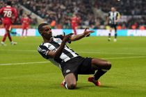 ایساک ۱۵۰ میلیون پوند فروشی است