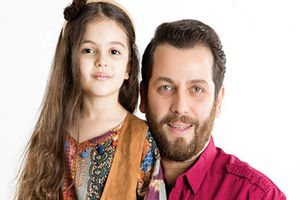 مادر امیررضا دلاوری از پسرش جوان تر است / شیک پوشی مادر امیررضا دلاوری در 80 سالگی