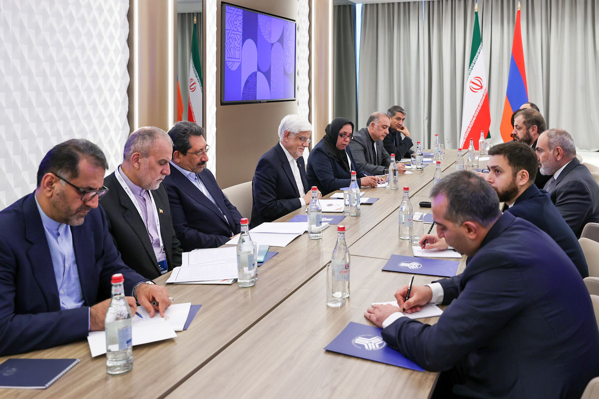 معاون اول رئیس جمهور در دیدار با نخست وزیر ارمنستان