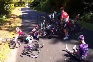 زمین خوردن دوچرخه‌سواران در تور دو فرانس + فیلم