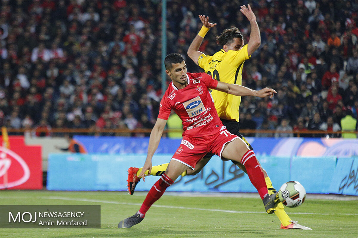 دیدار تیم های فوتبال پرسپولیس و سپاهان اصفهان