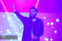 «محمد علیزاده» در اراک روی صحنه رفت