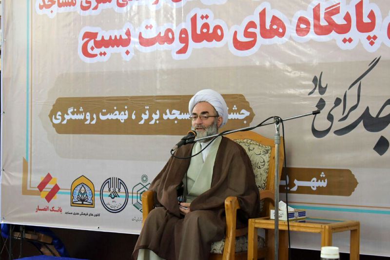 زمانی به سرور میرسیم که بیشتر اهالی مسجد از جوانان باشند