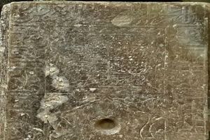 کشف یک سنگ قبر از دورۀ صفوی در کاشان