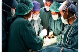 عمل جراحی برداشتن تومور سرطانی  معده و مری