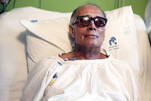 محبوبیت بالای کیارستمی در جامعه پزشکان / شاید او در سفر هوایی دچار آمبولی شده باشد