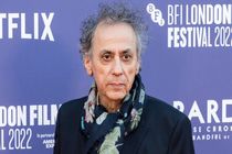 داریوش خنجی برنده جایزه دوربین طلایی ۳۰۰ شد